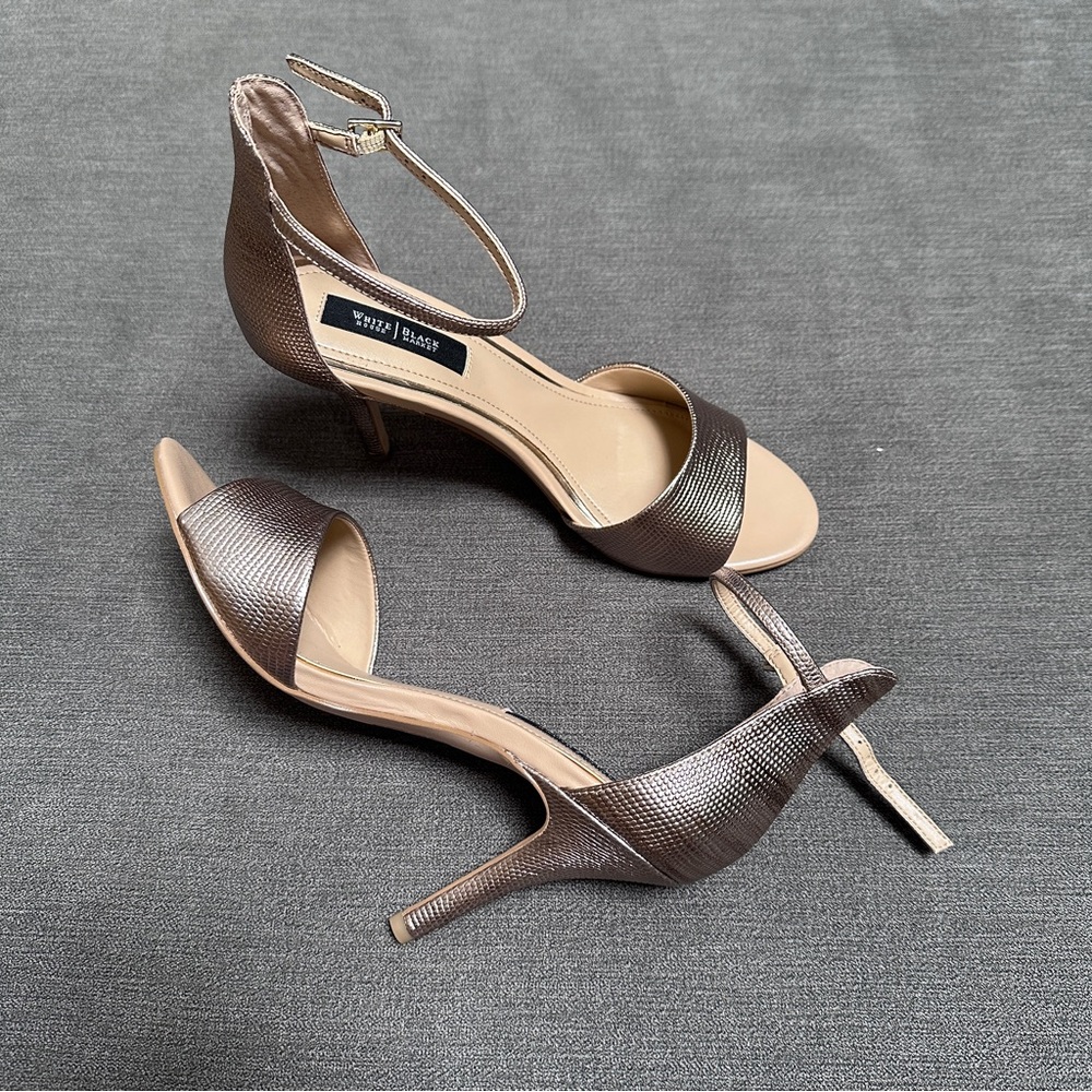 White House Black Market Brown Heels Sophisticated Design | size 7.5m